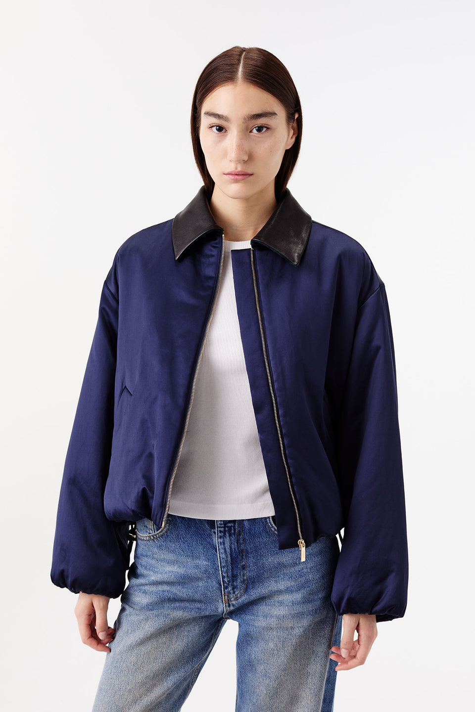 Blouson en satin et col en cuir