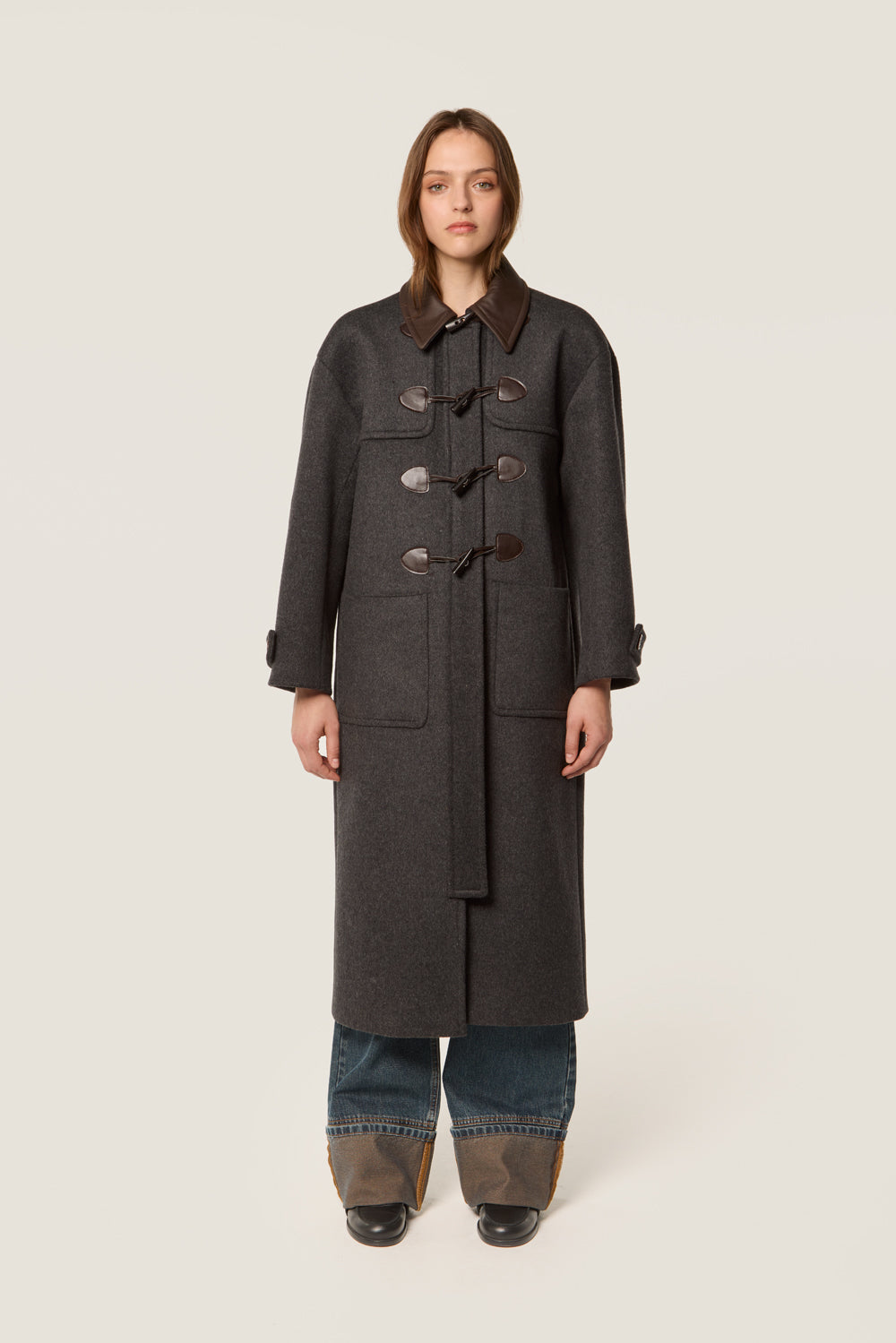 Duffle coat with leather collar