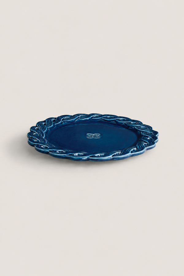 Dinner plate with braided edges