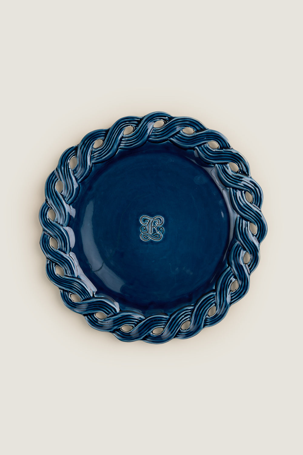Dinner plate with braided edges