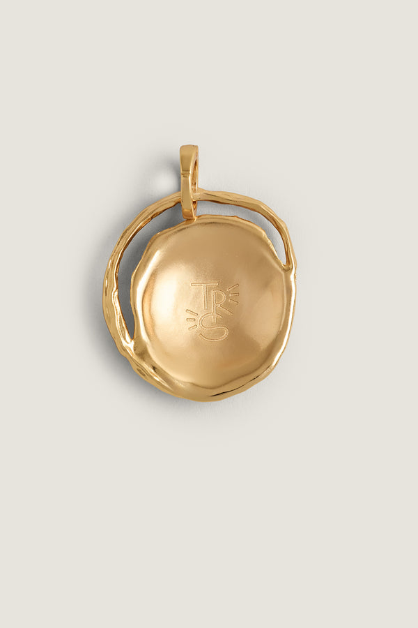 Médaille coquillage dorée