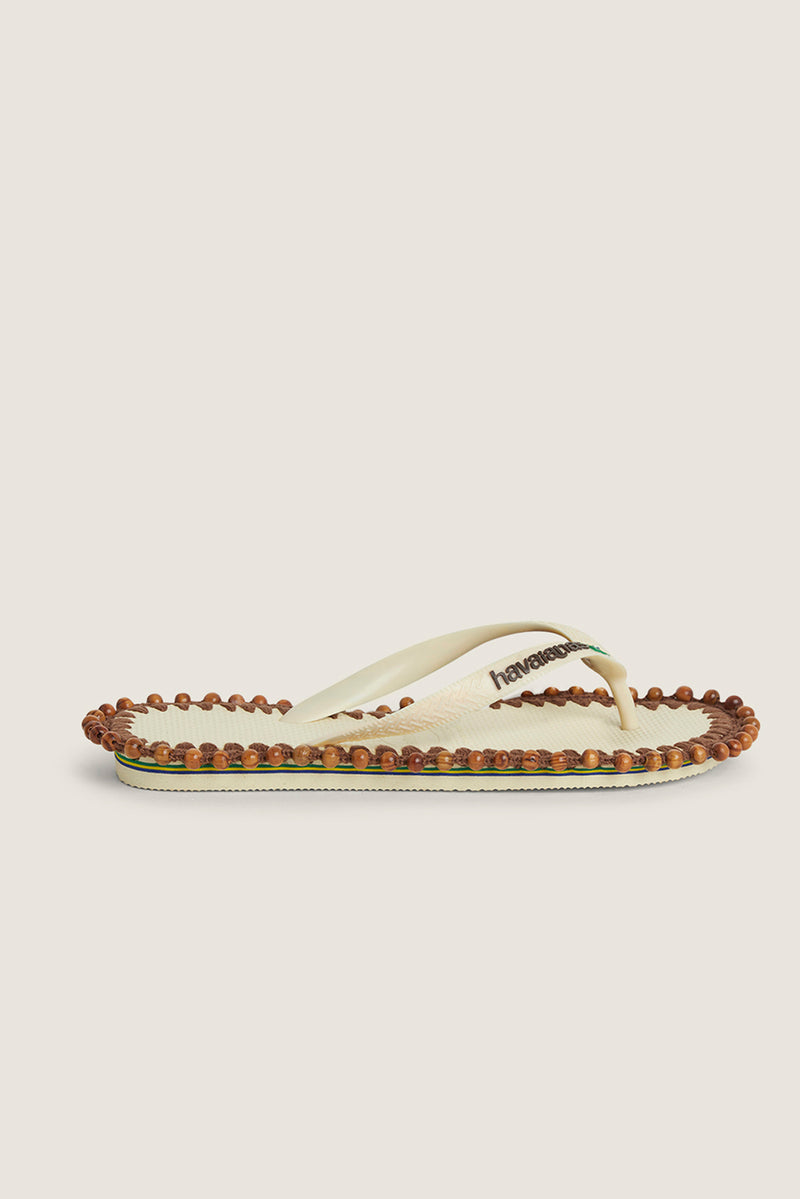 Sandales customisées en crochet et perles brodées à la main