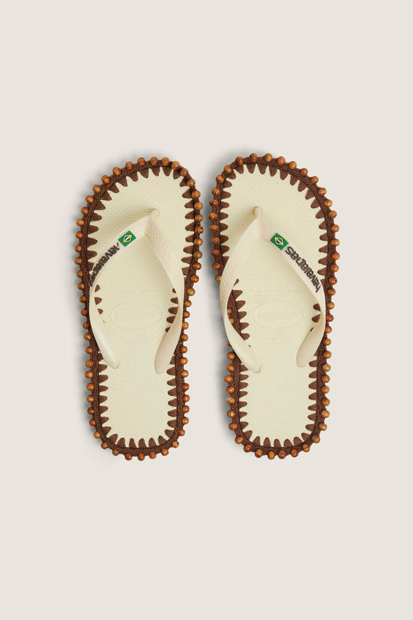 Sandales customisées en crochet et perles brodées à la main