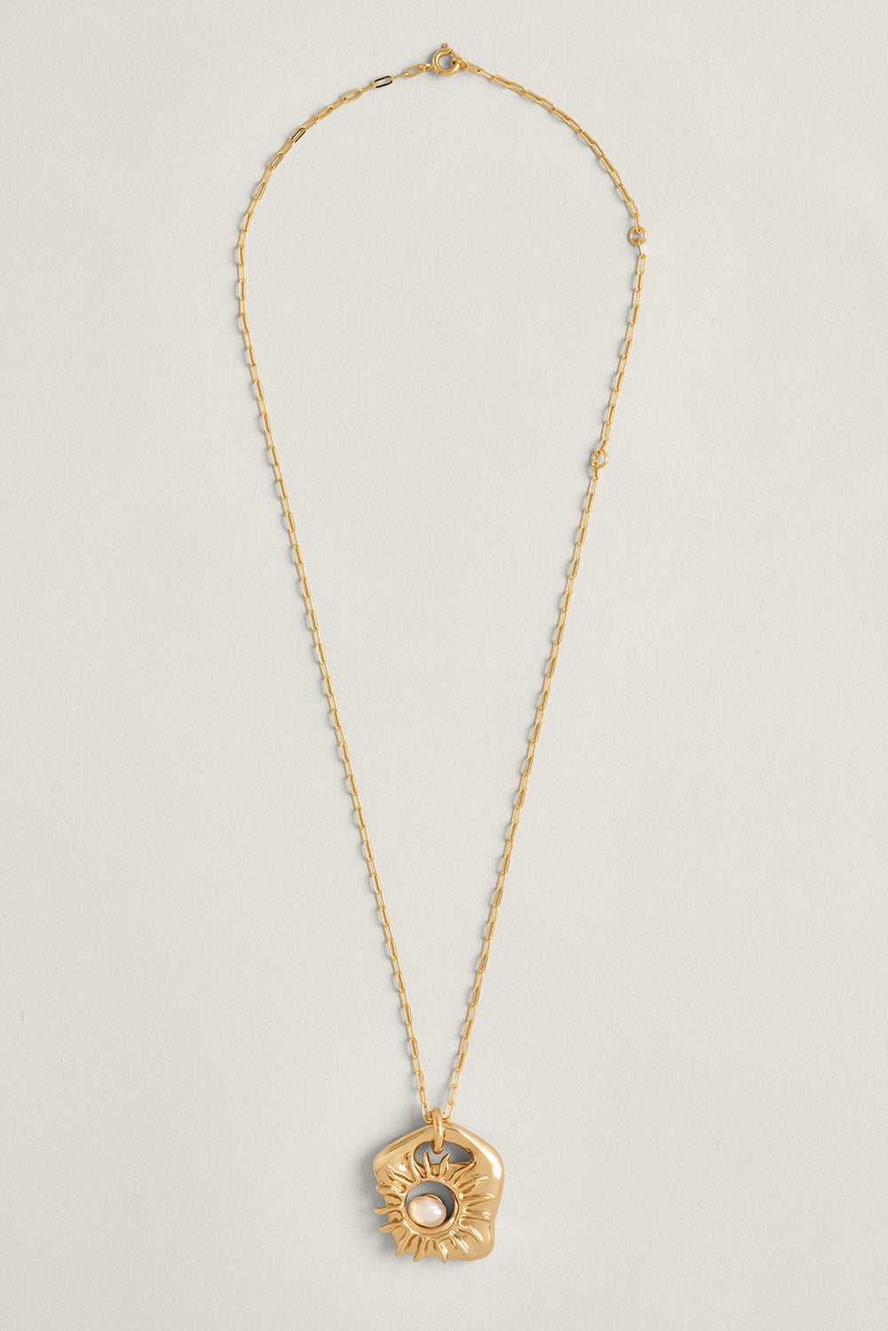 Collier fin à médaille