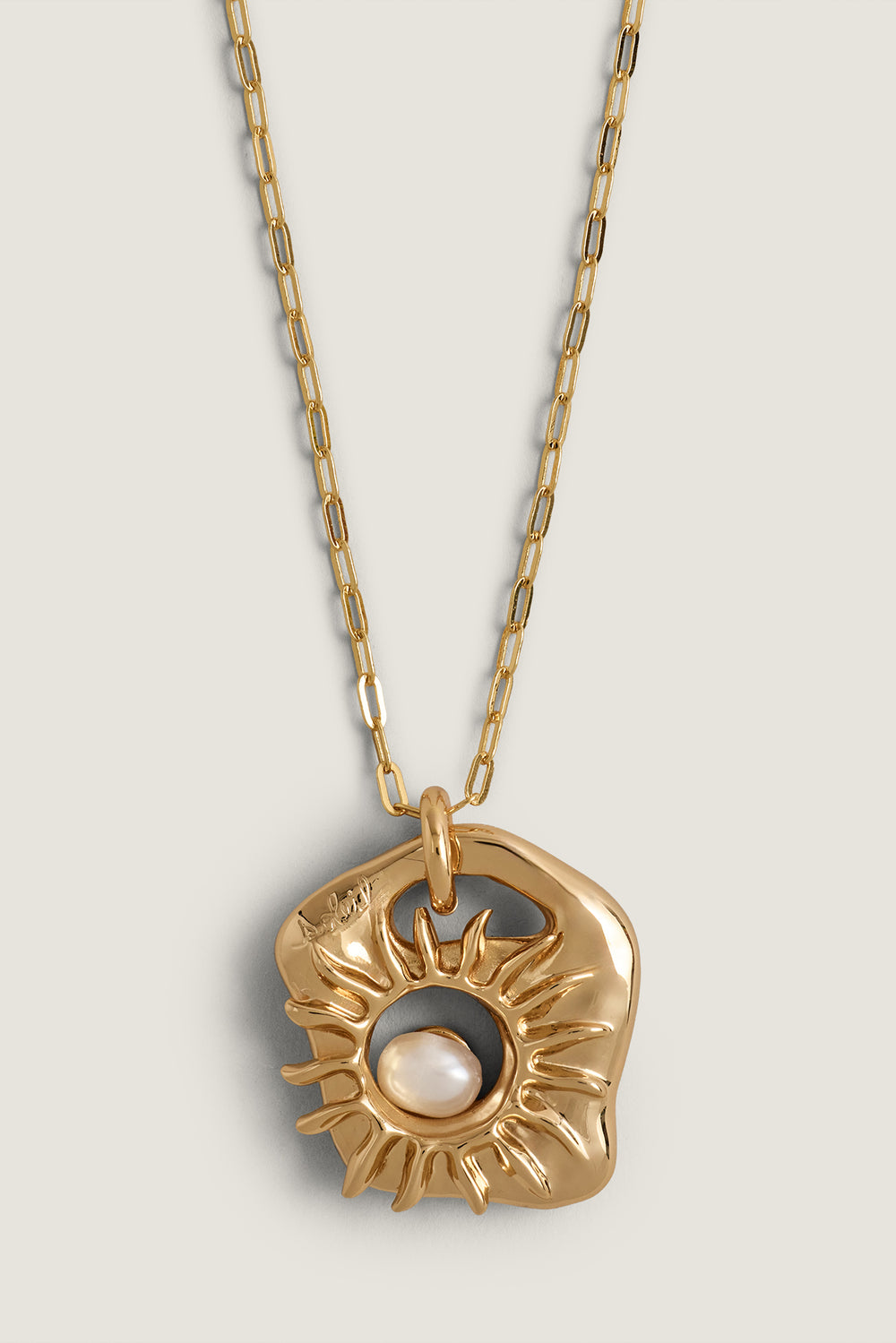 Collier fin à médaille