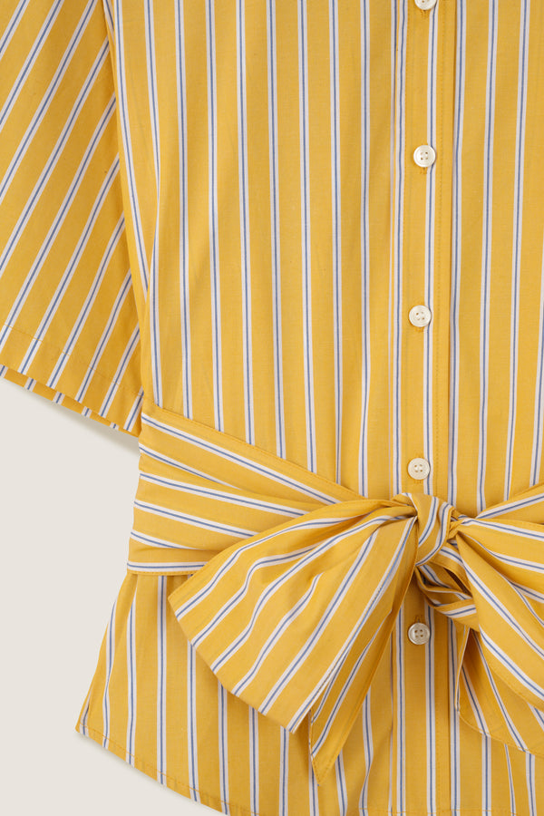 Short-sleeved shirt with front tie