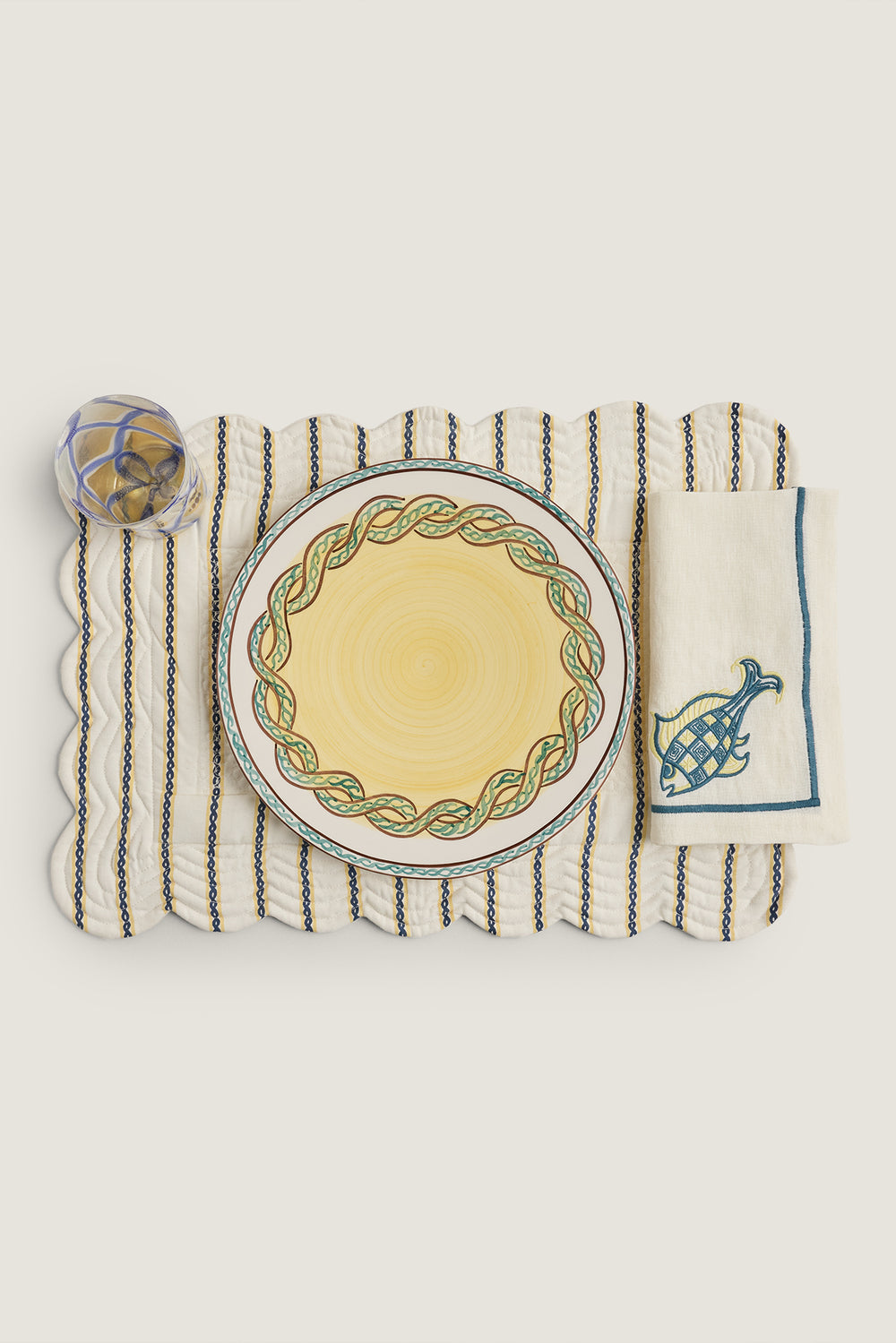Dinner plate with braided pattern