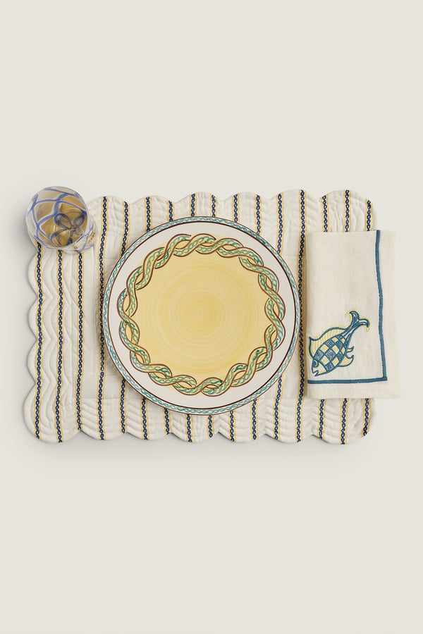 Dinner plate with braided pattern