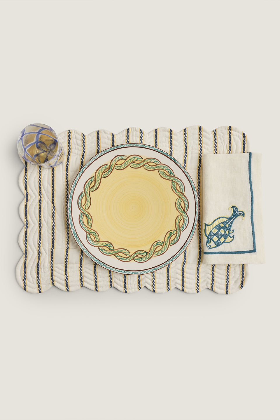 Assiette à diner à motif tresse