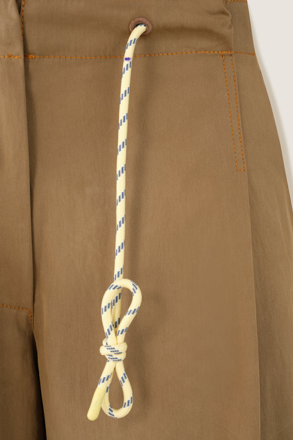 Pantalon à galon coloré