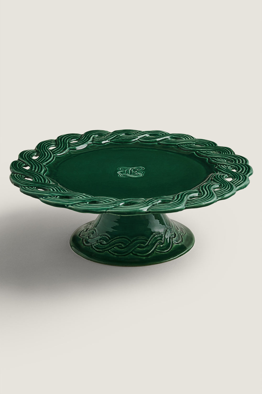 Ceramic pie dish with braided rim