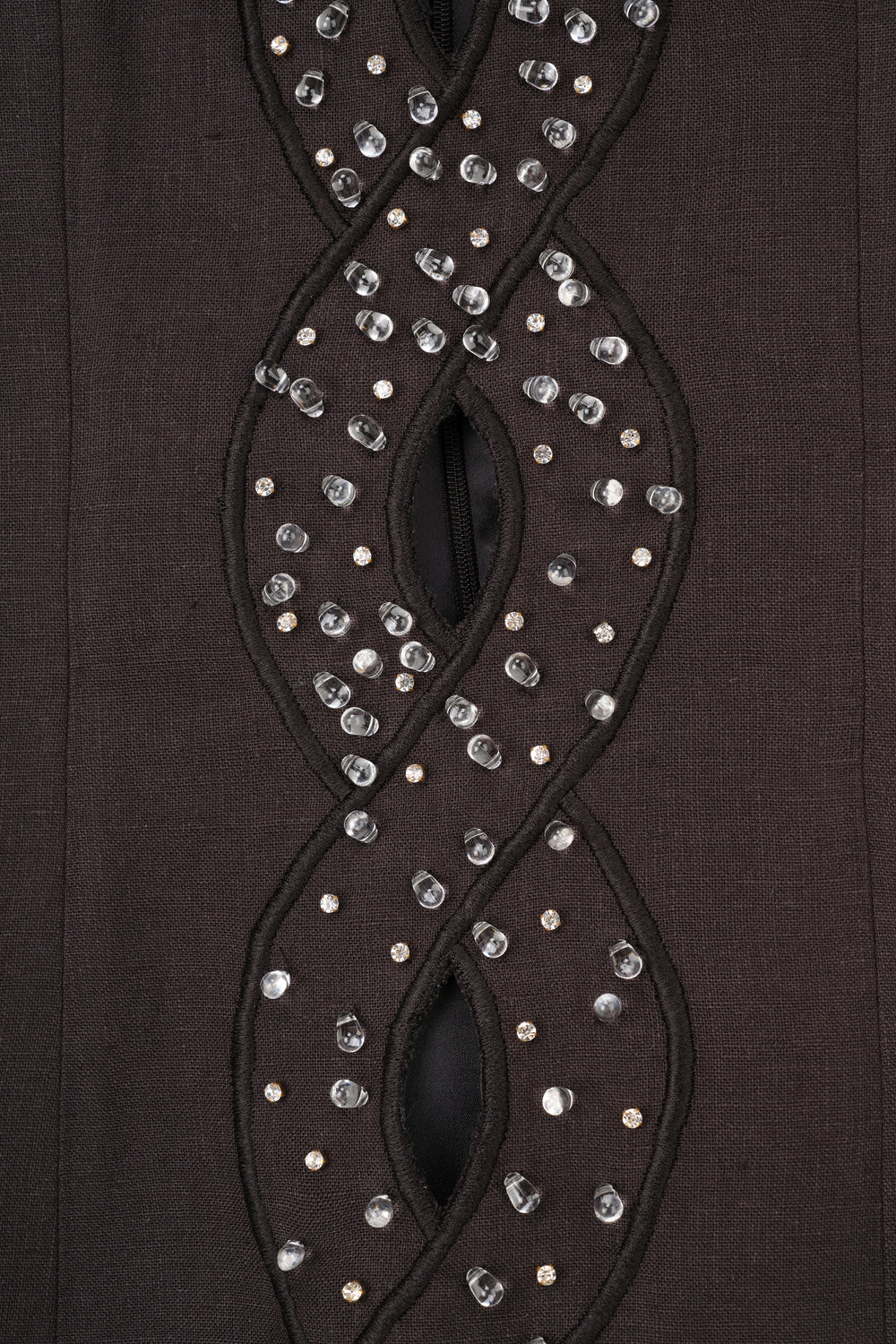 Robe courte à tresse brodée de strass