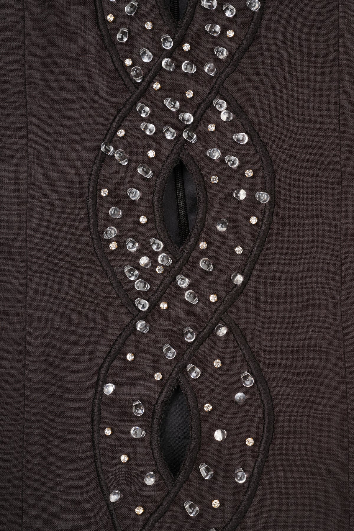 Robe courte à tresse brodée de strass