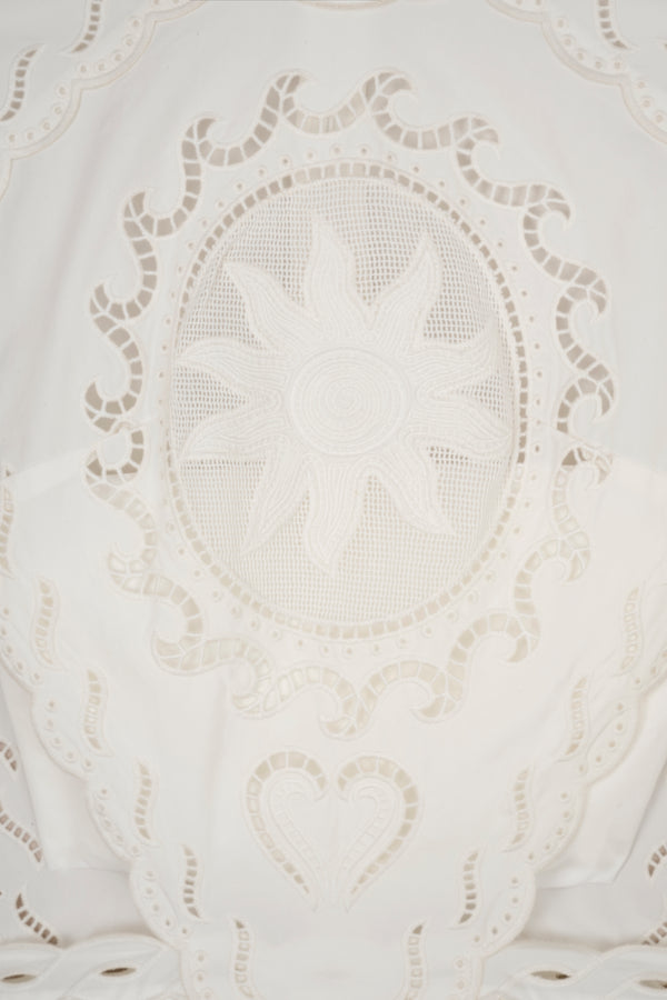 Robe courte en broderie anglaise