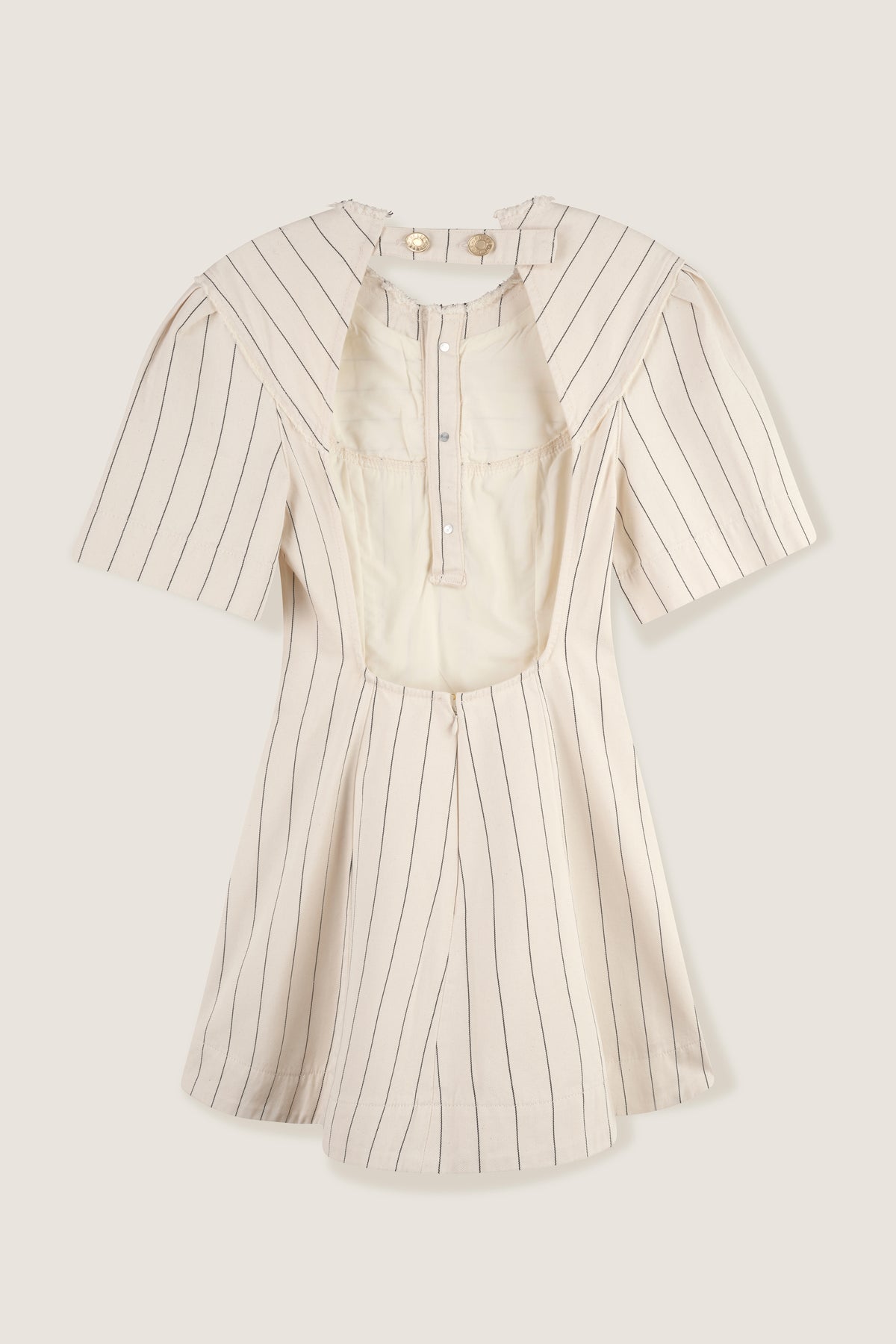 Robe courte dos nu