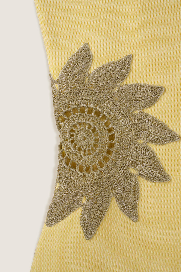 Robe courte en maille à soleil ajourés