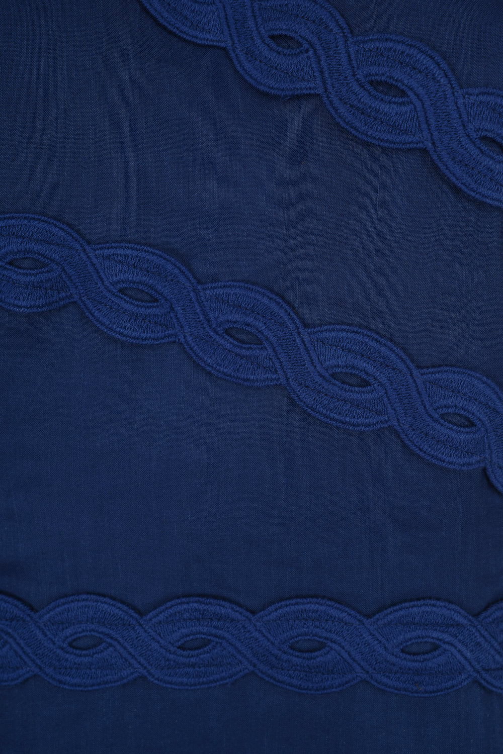 Short dress with braided ribbon