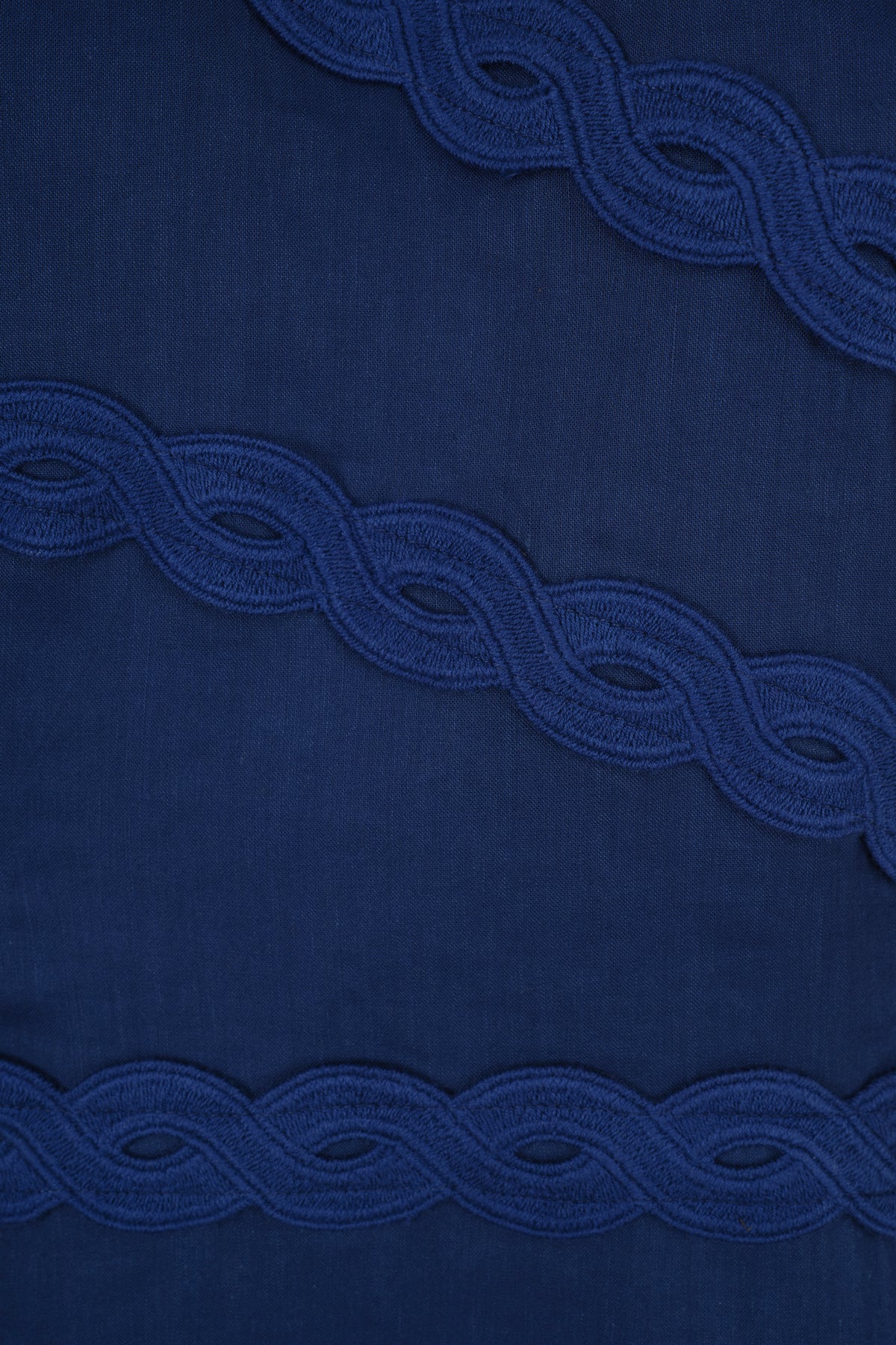 Robe courte à ruban tresse