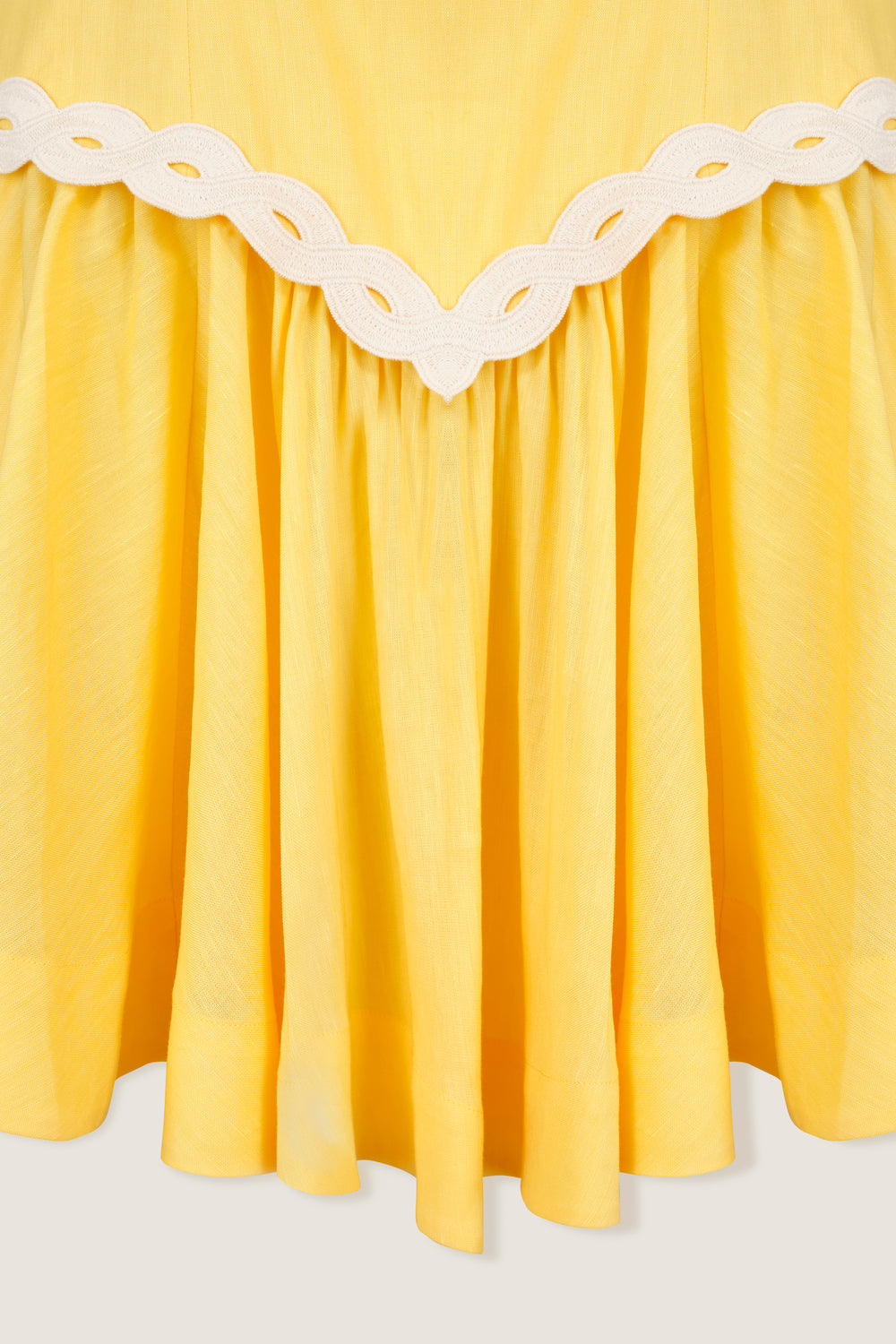 Short dress with pointed cutout