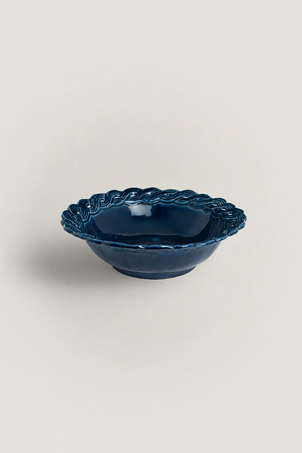 Ceramic bowl with braided rim