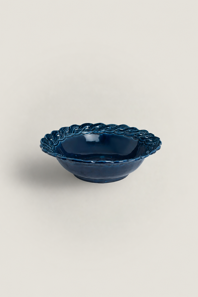 Ceramic bowl with braided rim
