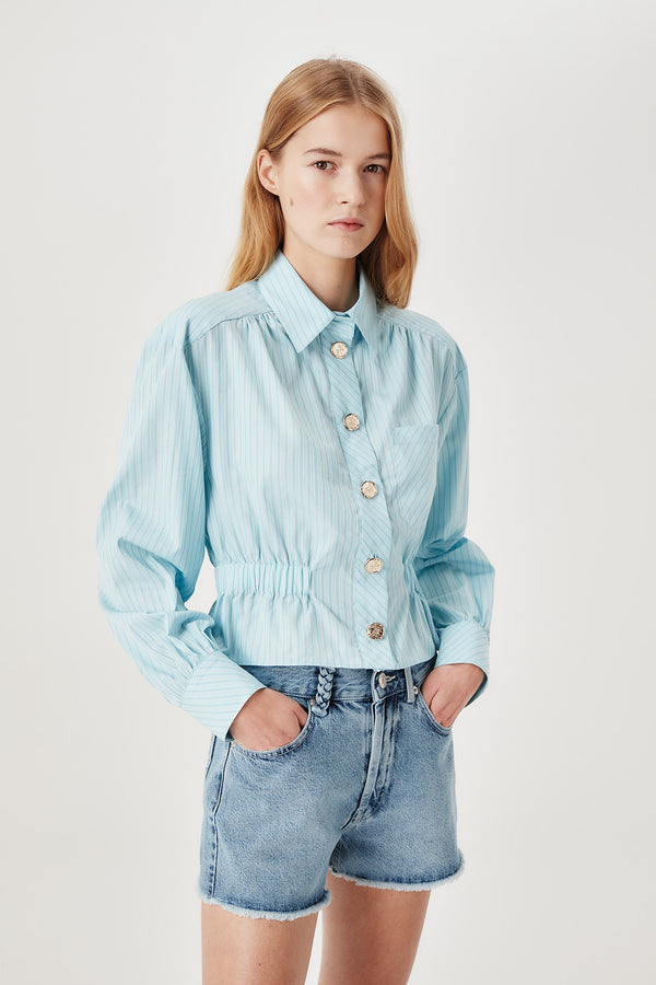 Pleated shirt at the waist