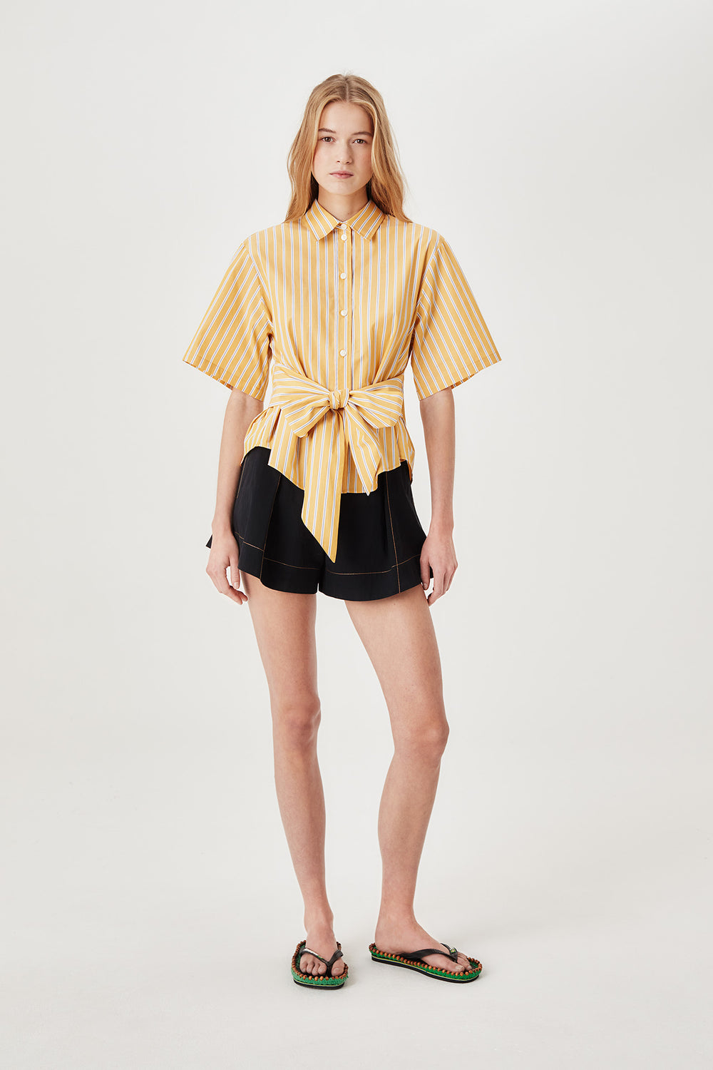 Short-sleeved shirt with front tie