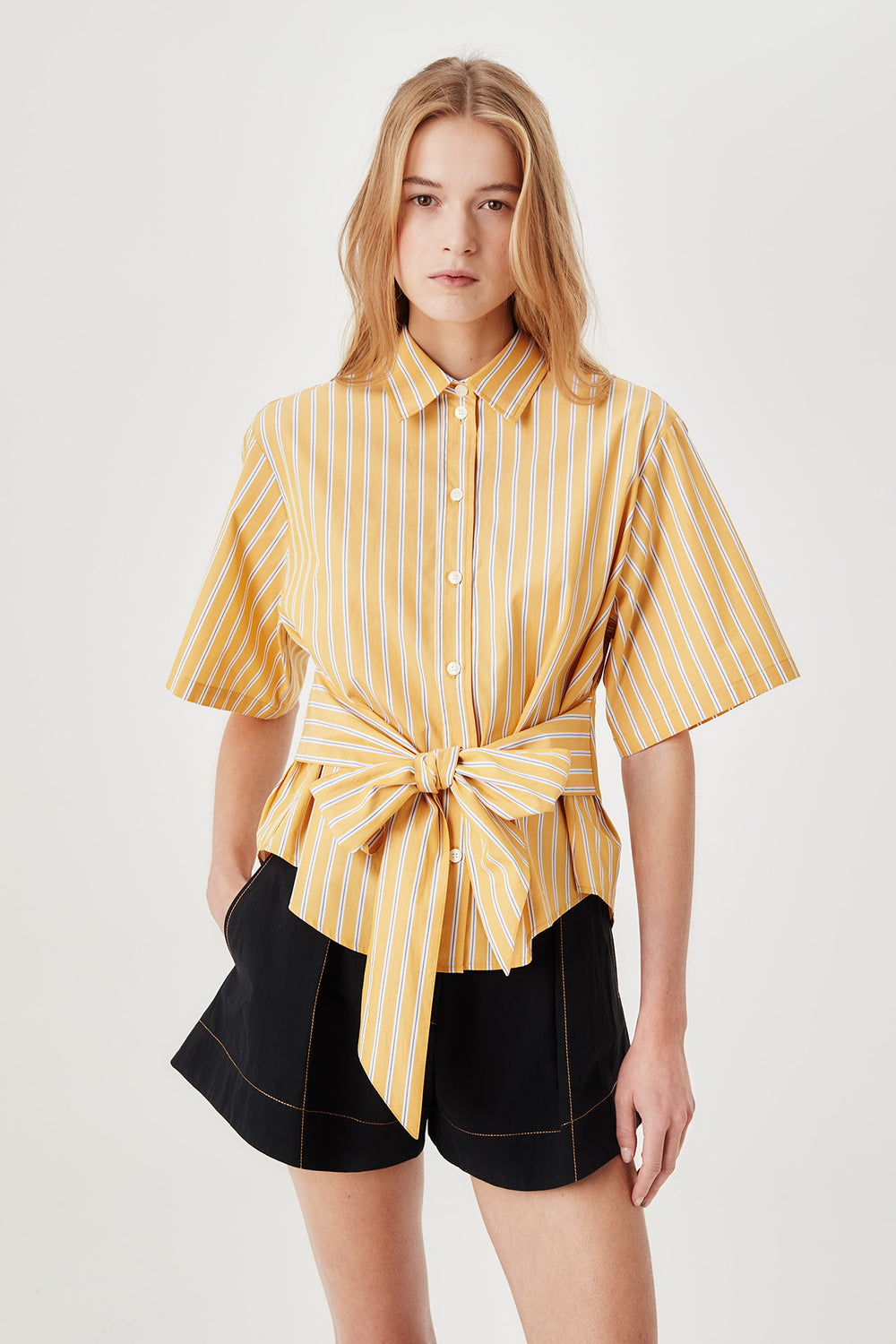 Short-sleeved shirt with front tie