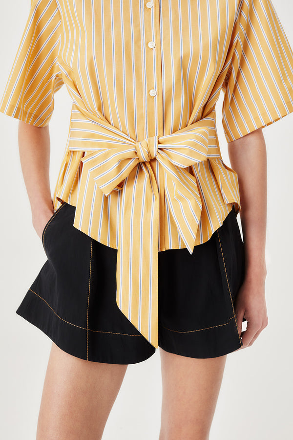 Short-sleeved shirt with front tie