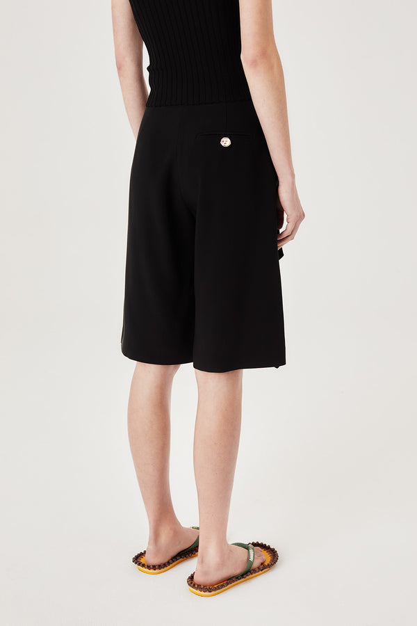 Bermuda shorts with patch pockets