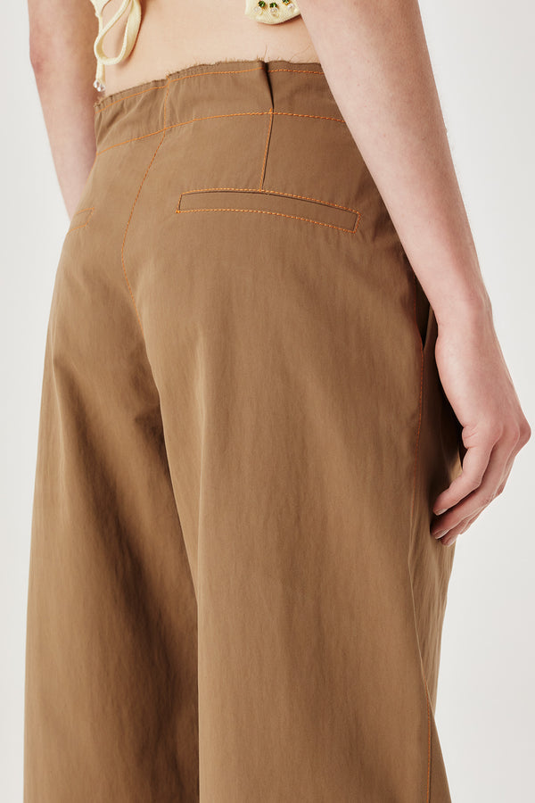 Pantalon à galon coloré