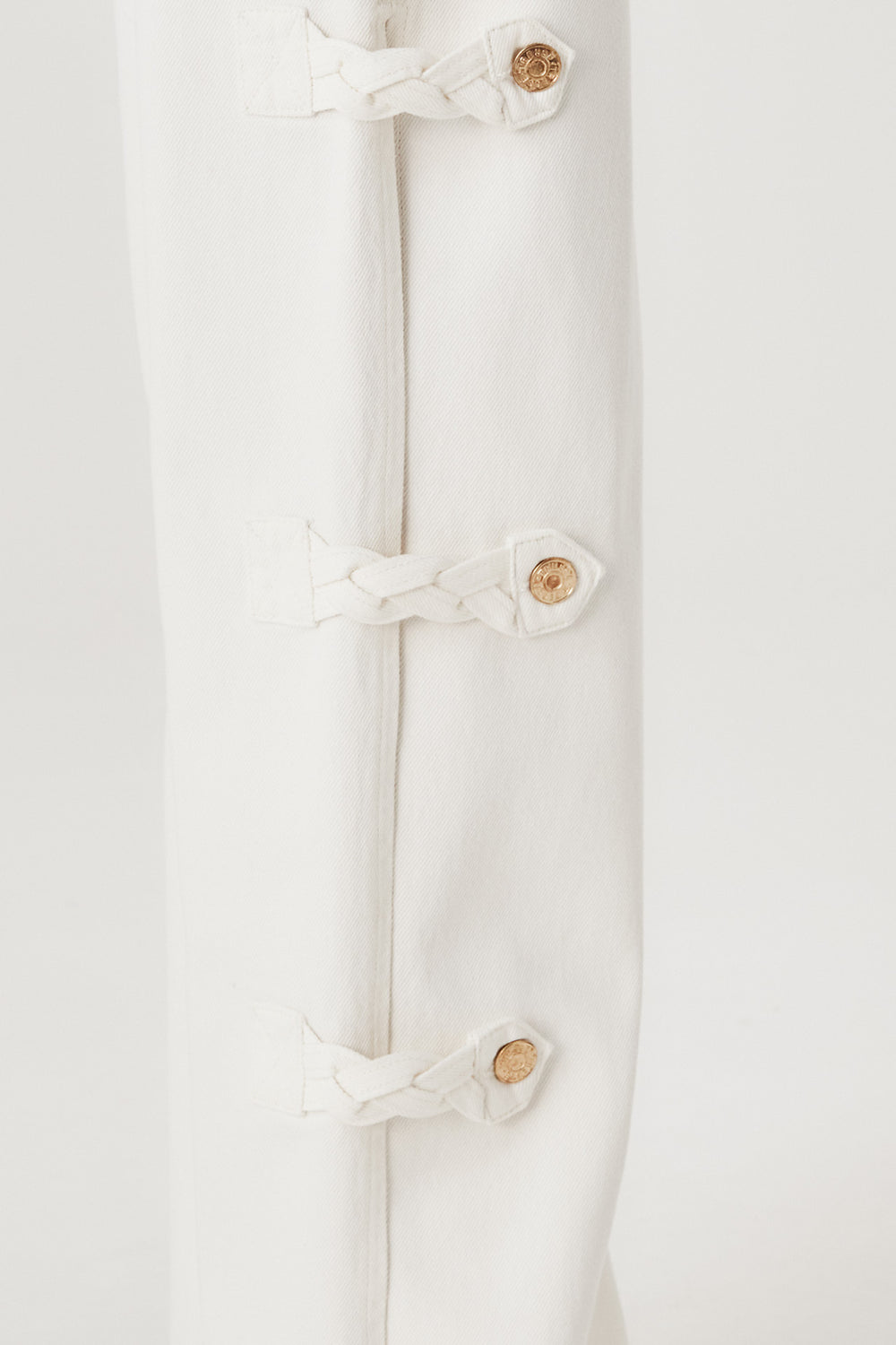 Denim à ouvertures boutonnées