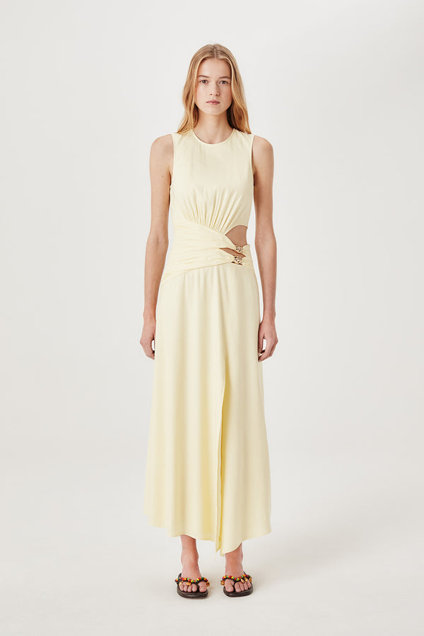 Robe longue à bijoux dorés