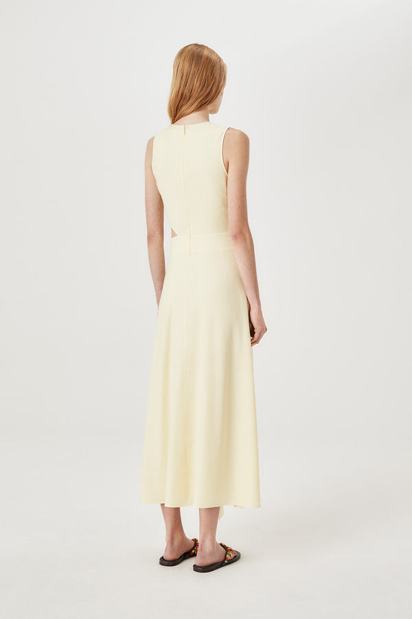 Robe longue à bijoux dorés