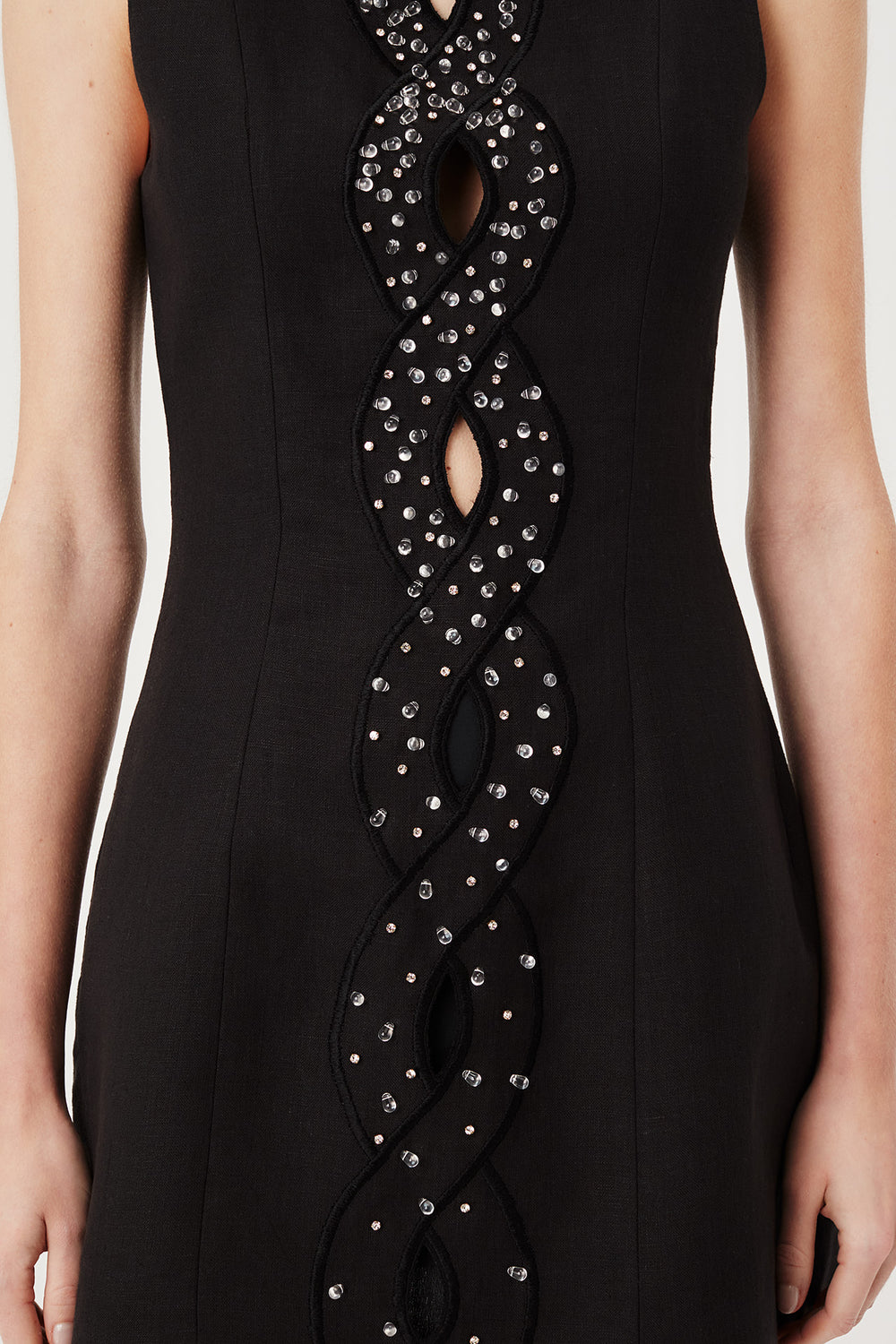 Robe courte à tresse brodée de strass