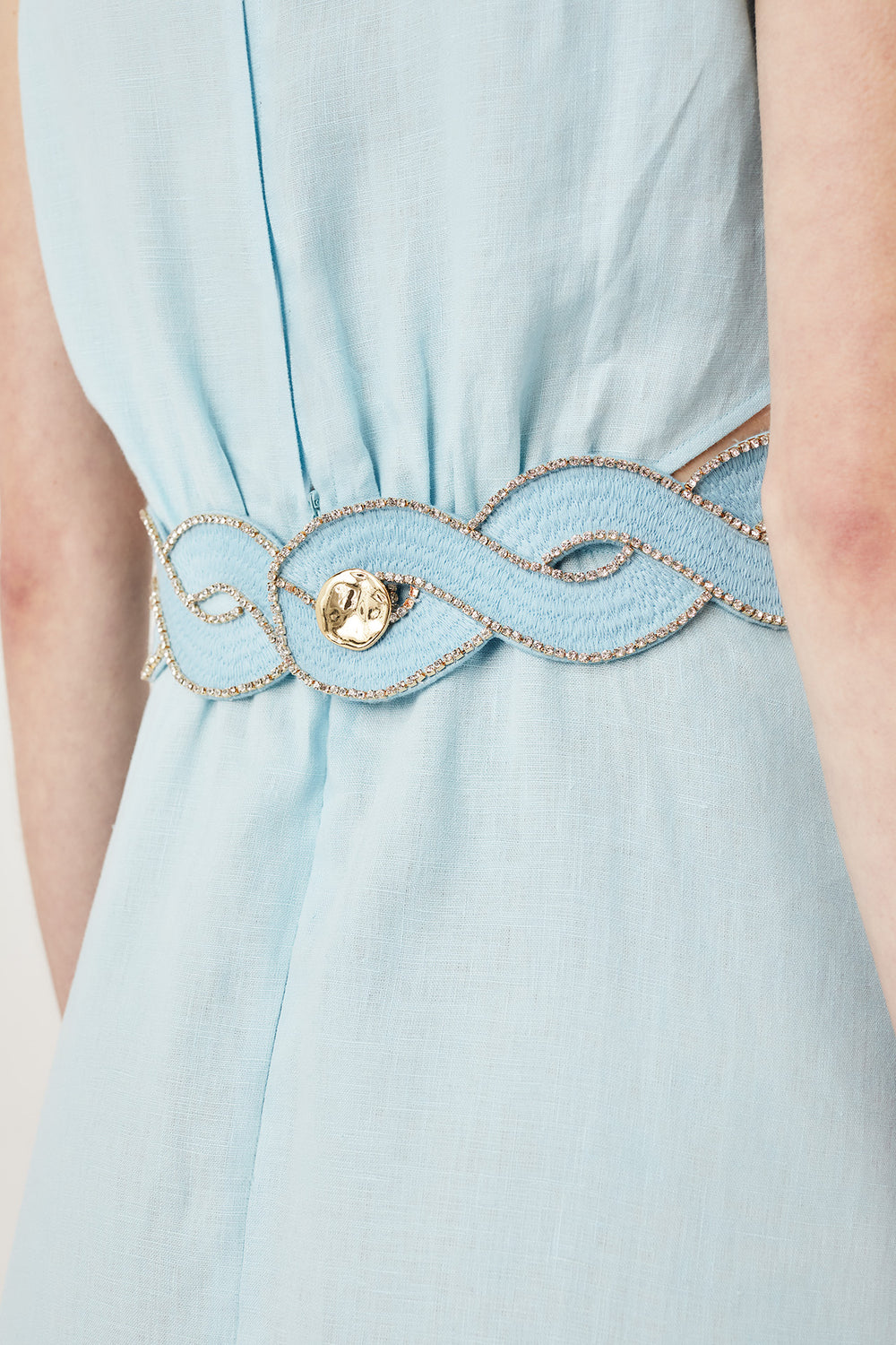 Robe à ceinture tresse brodée de strass