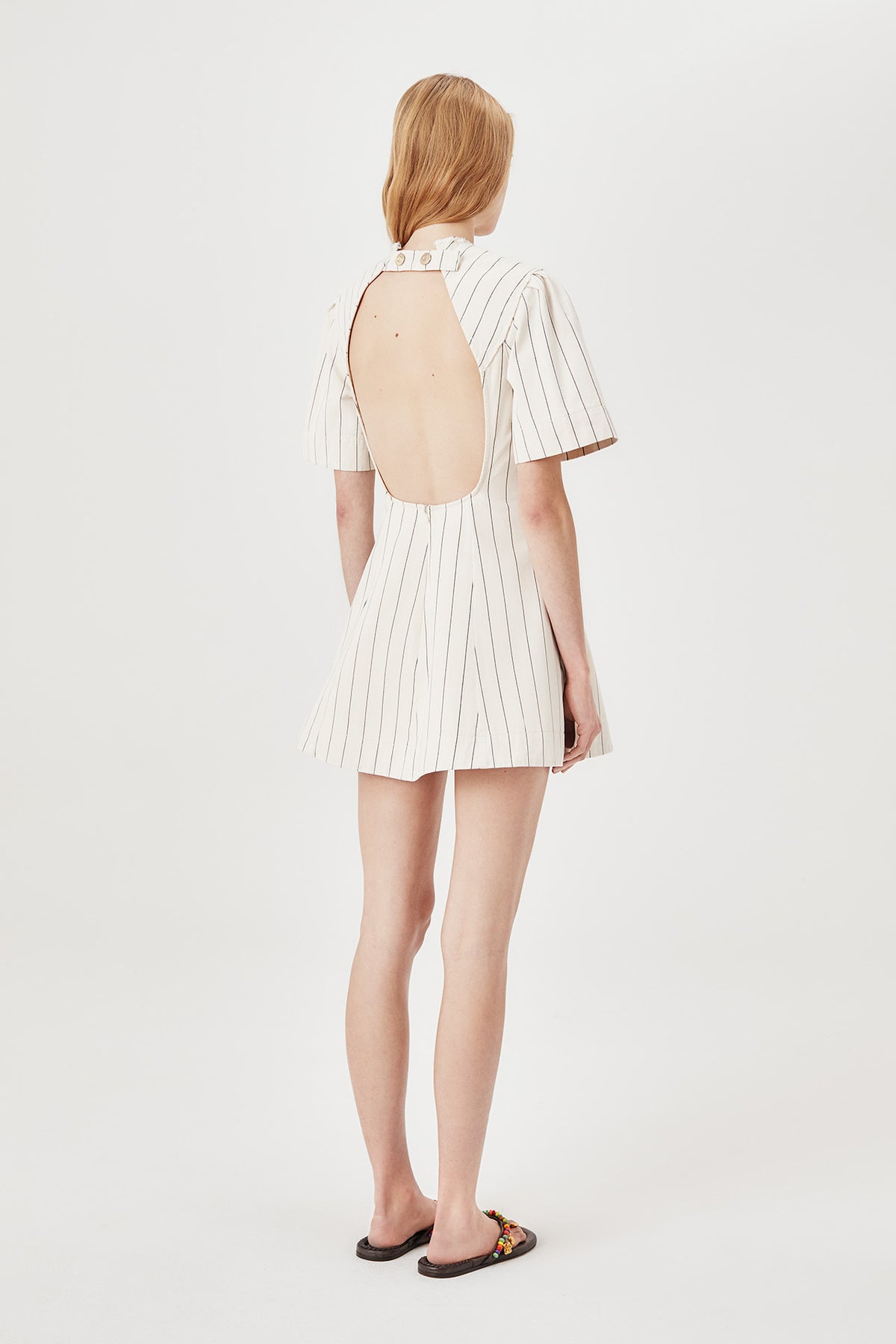 Robe courte dos nu