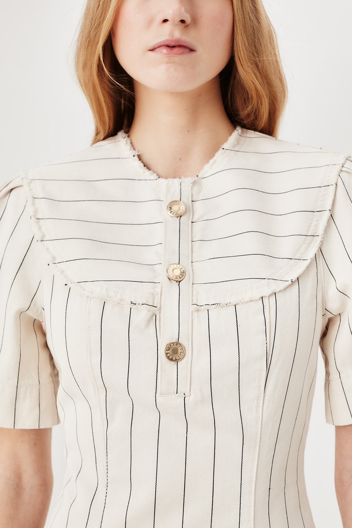 Robe courte dos nu