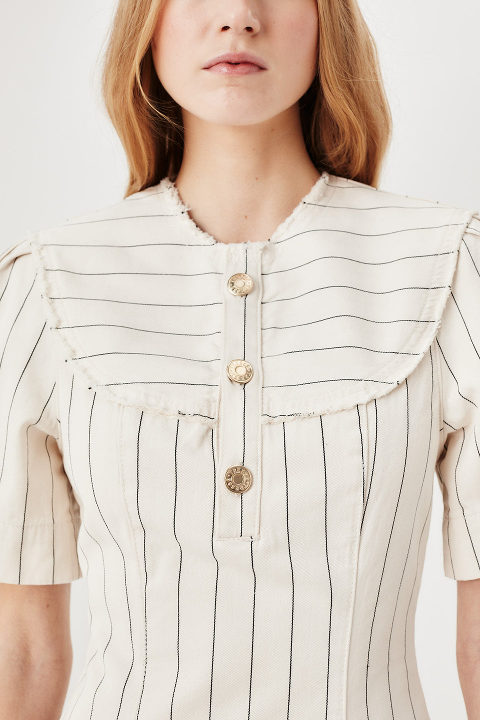 Robe courte dos nu