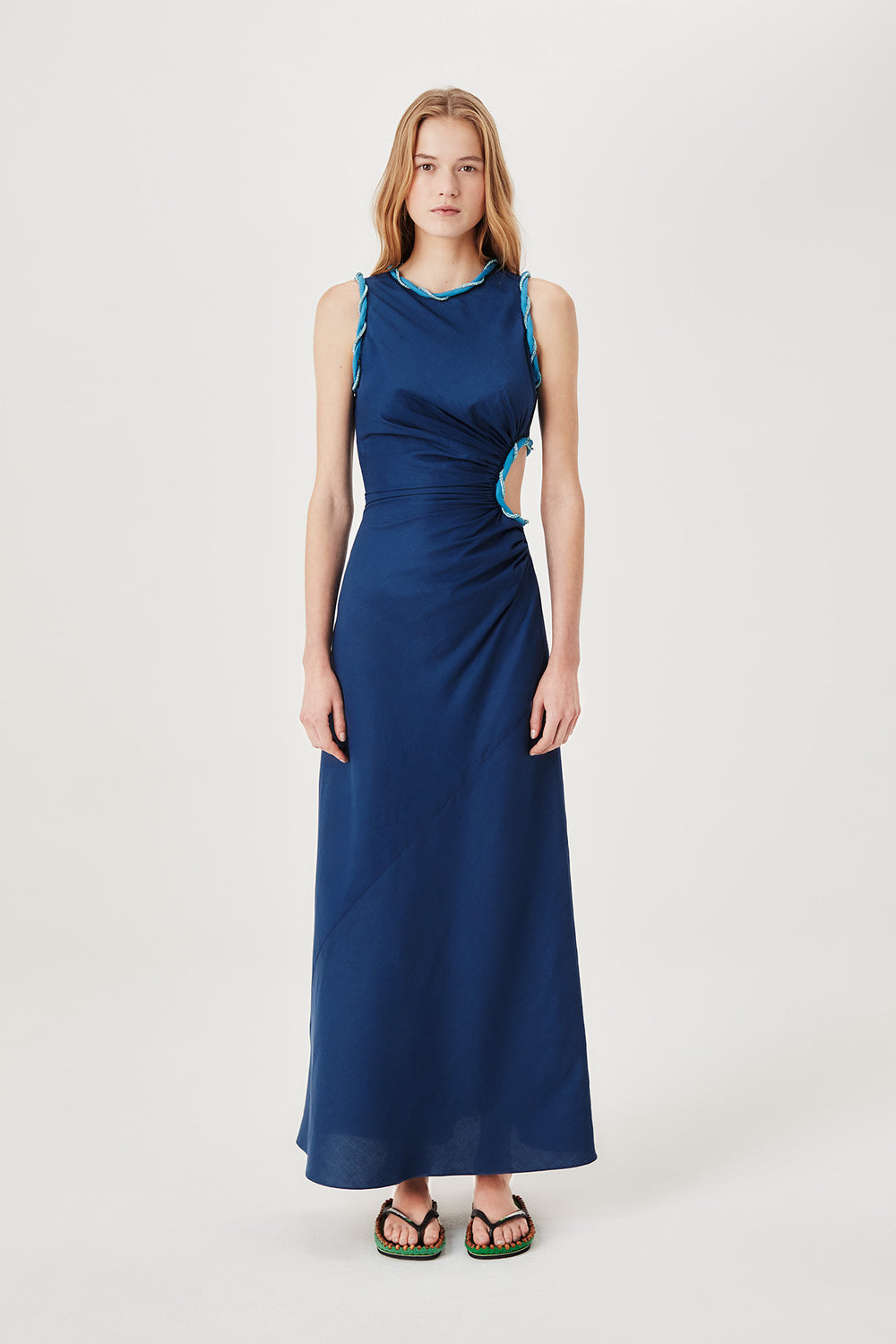 Robe longue strassée à découpe