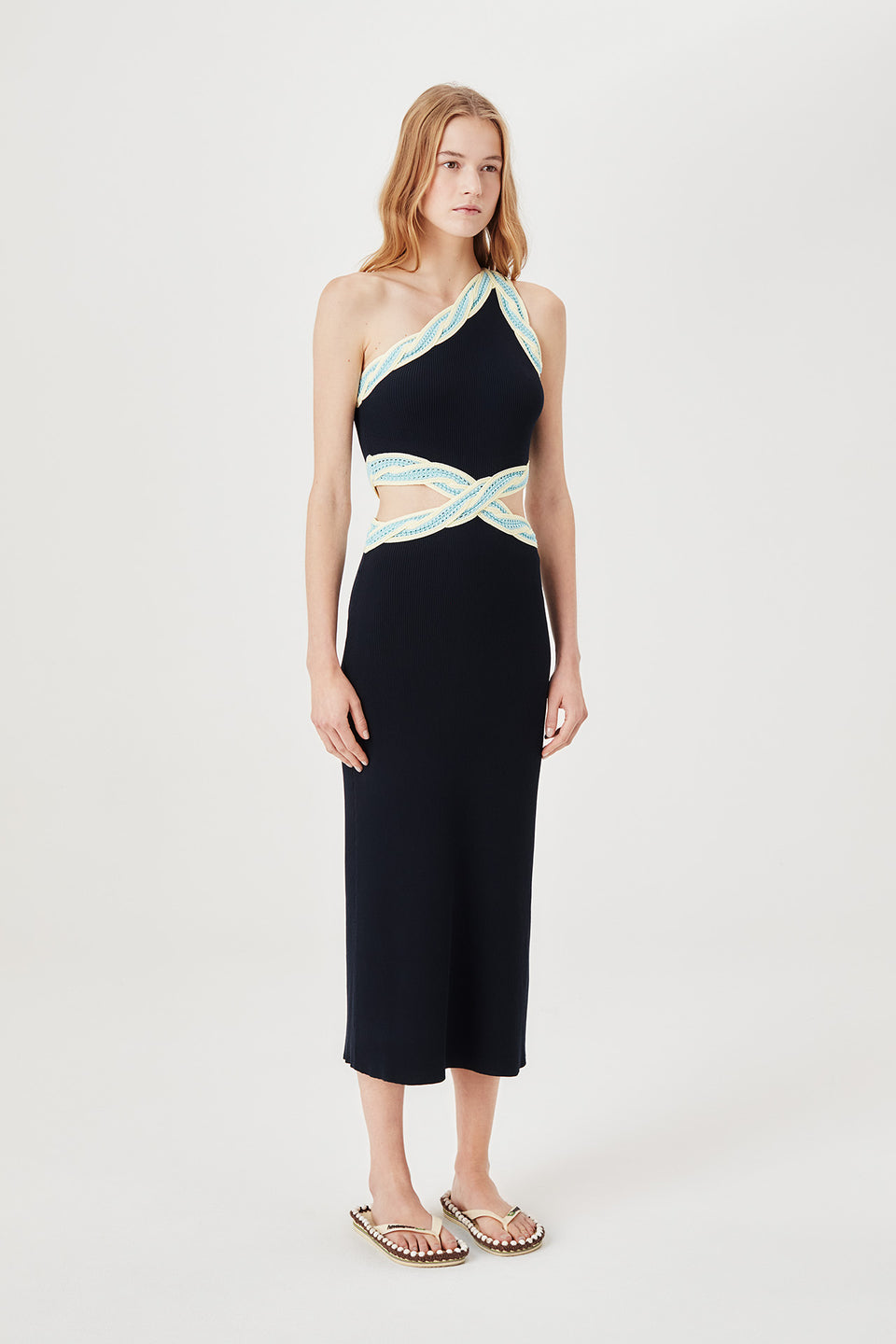Robe longue à épaule dénudée
