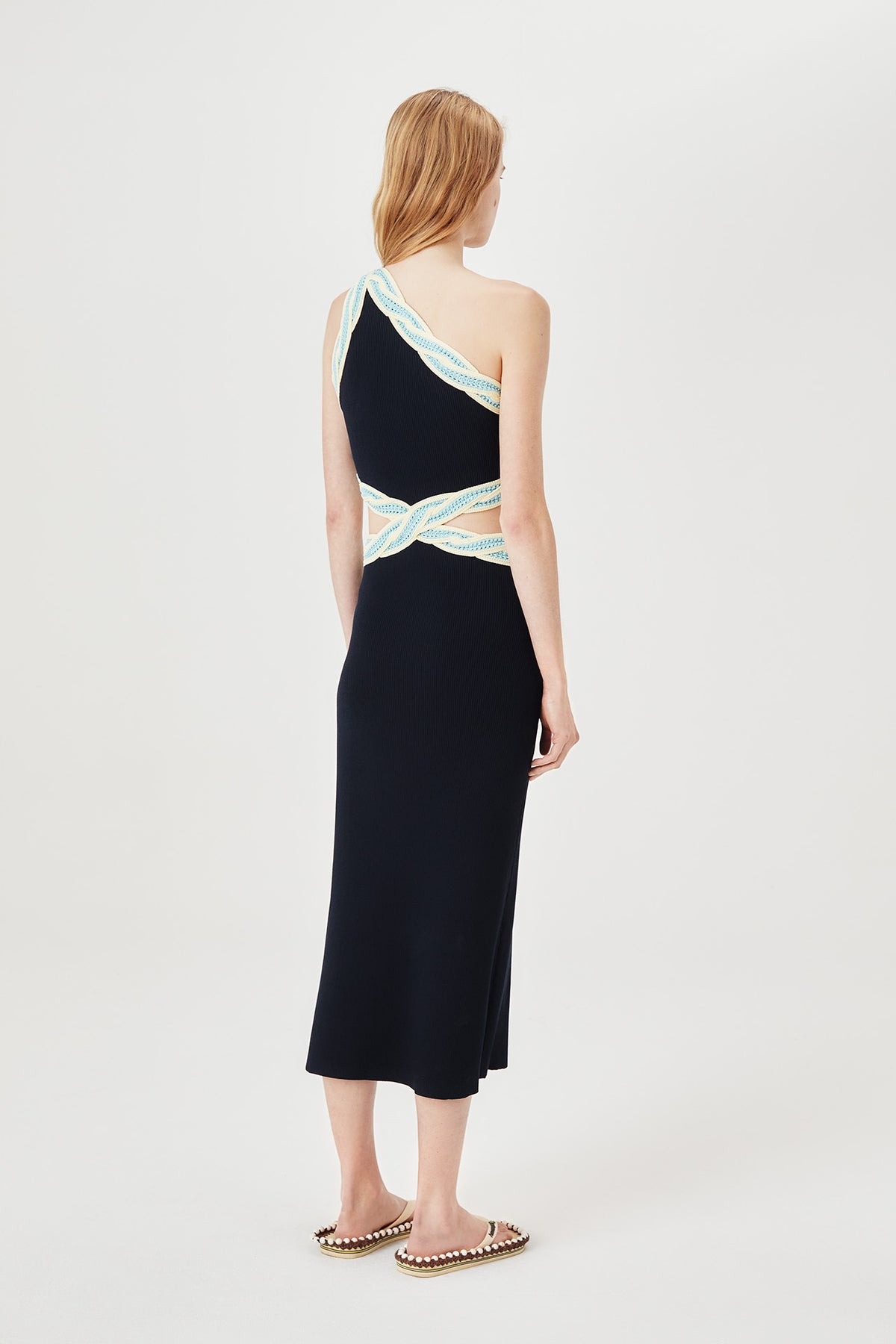 Robe longue à épaule dénudée