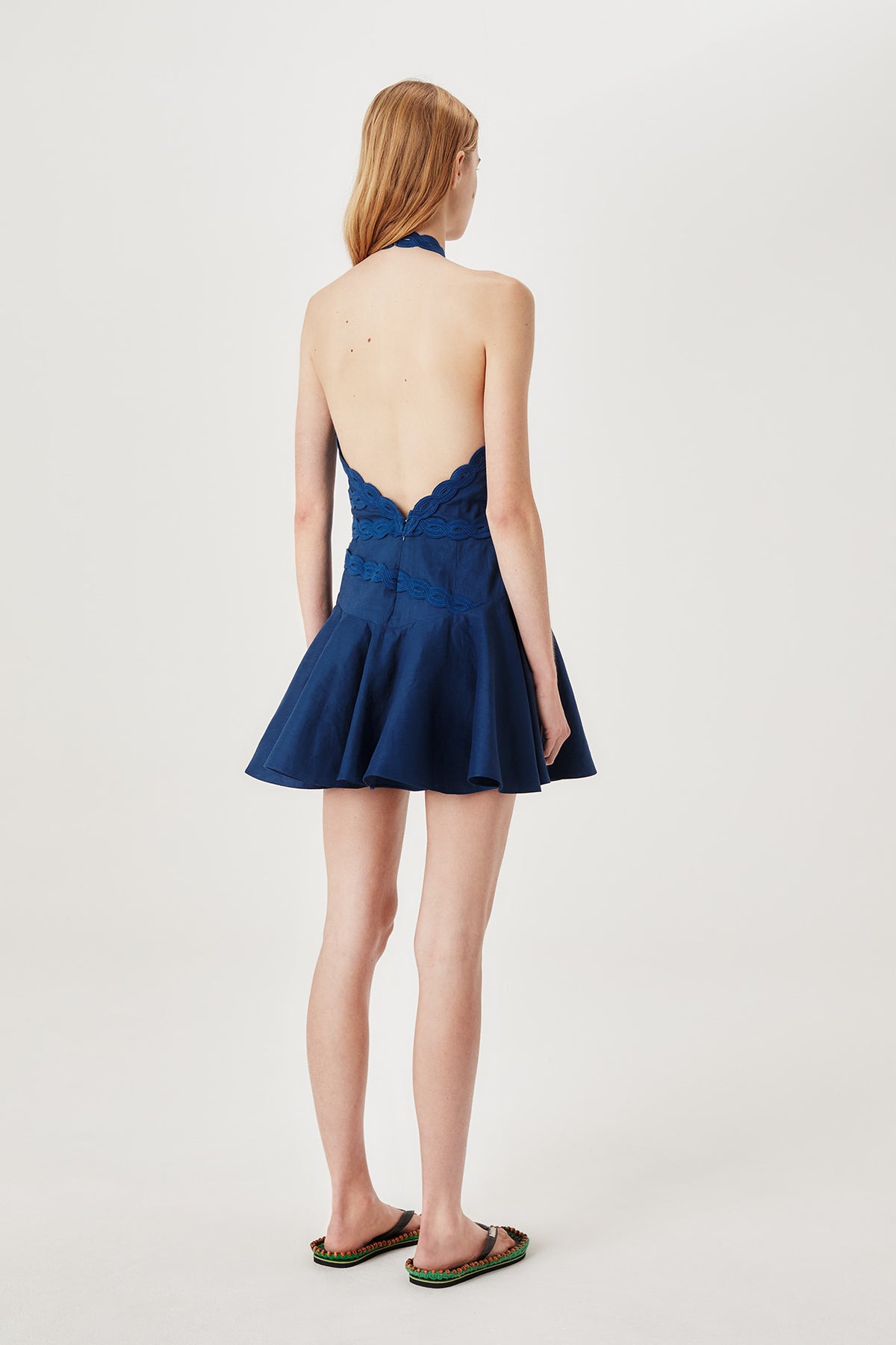 Robe courte à ruban tresse