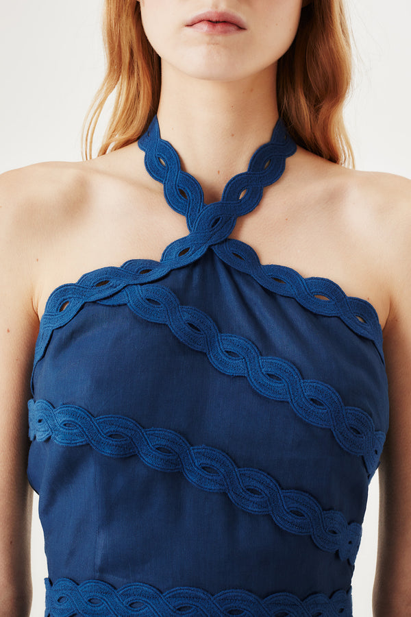 Short dress with braided ribbon