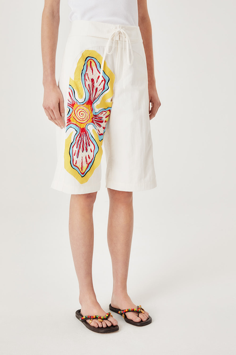 Bermuda shorts with a drawstring