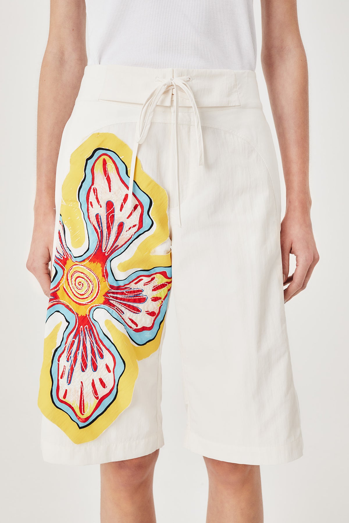 Bermuda shorts with laced waistband