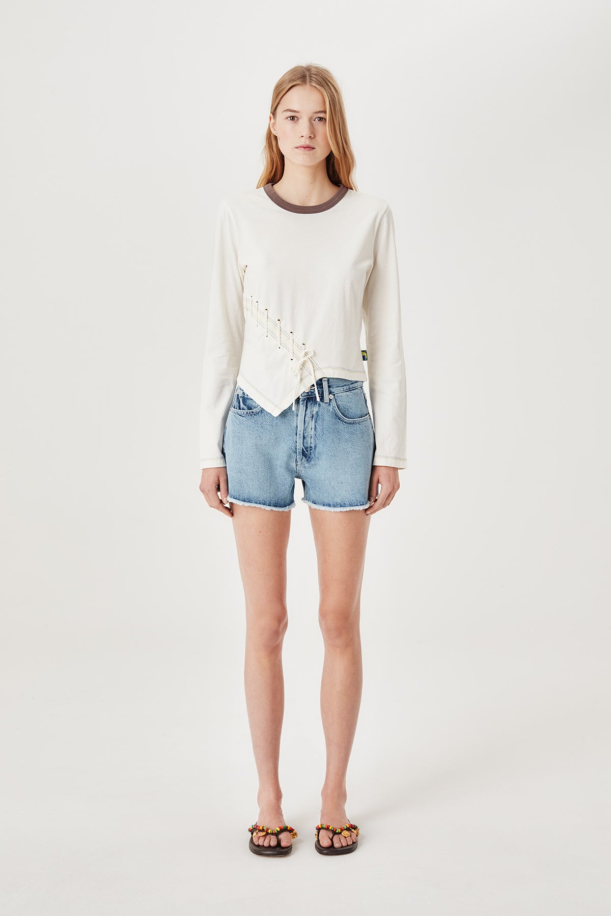 Shorts with embroidered pockets