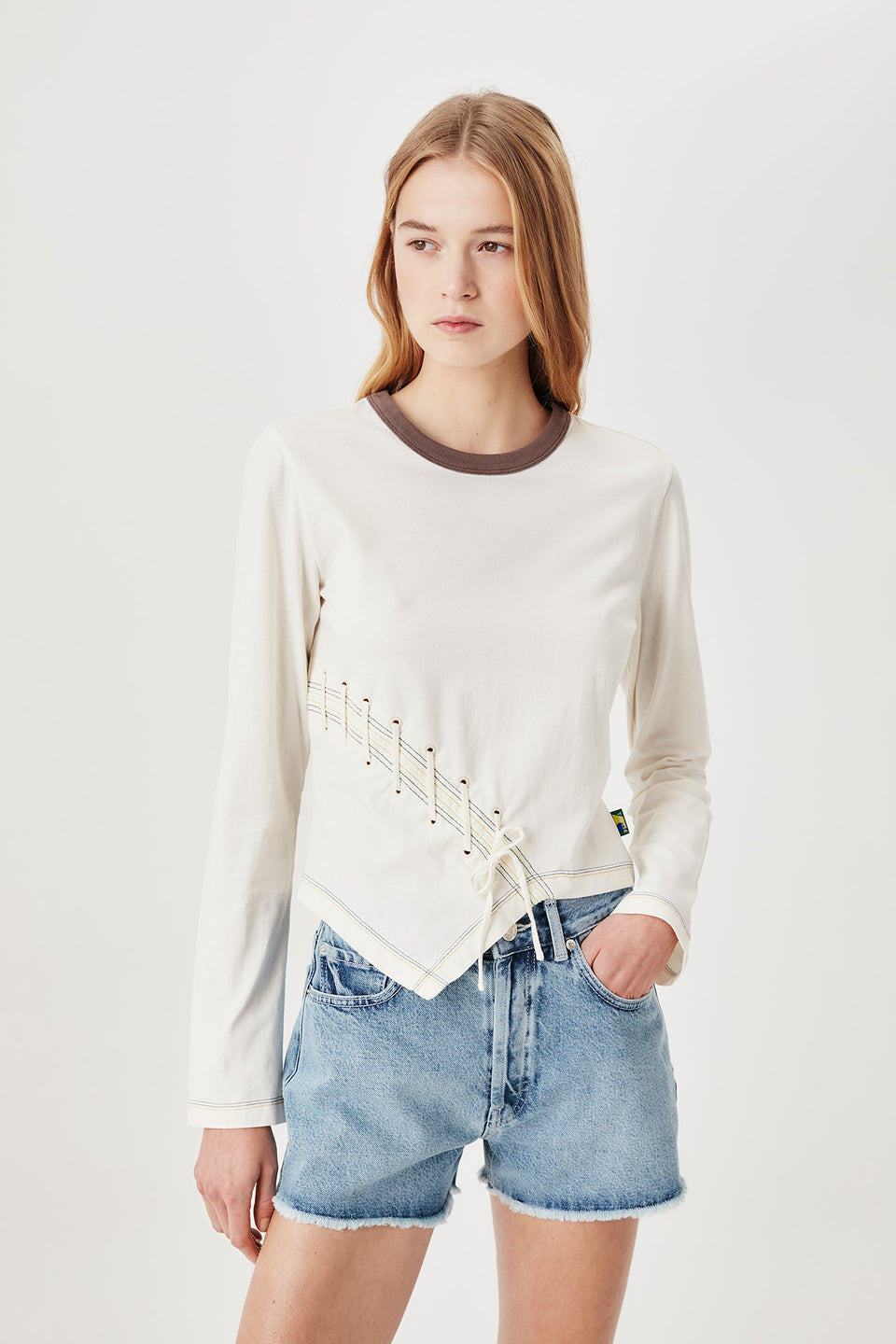 Shorts with embroidered pockets