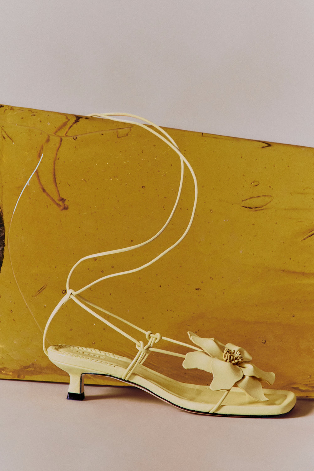 Heeled sandals with flower