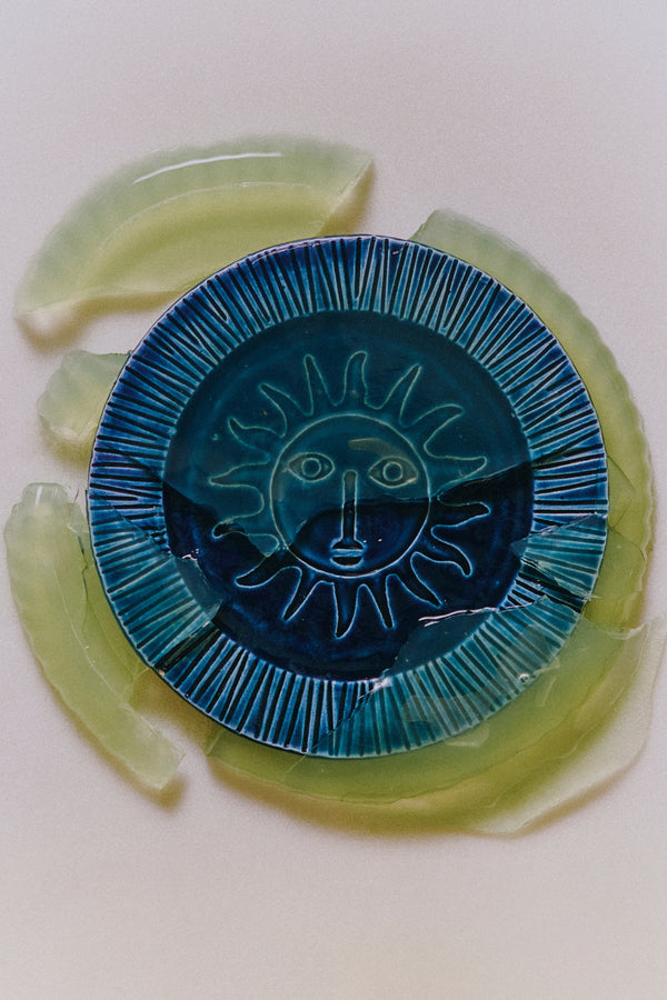 Sun-patterned dessert plate